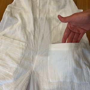 Billabong White Jumper Jr. size 10